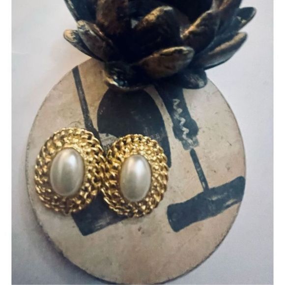 White and gold EARRINGS - Picture 1 of 5